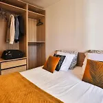 Bel T2 3 Etoiles Parking Inclus Et La A 2 Min ! 公寓 *