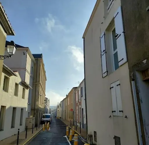 Bel T2 3 Etoiles Parking Inclus Et La A 2 Min ! *